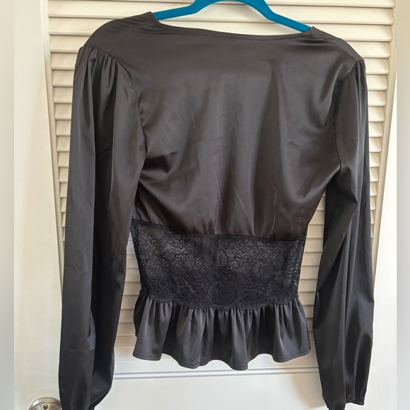 Black cropped peplum top with lace and button detail size small - Picture 4 of 6
